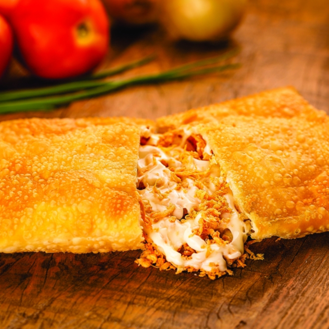 Sabor de verdade em cada mordida. Experimente nossos pastéis! Eleito o mais gostoso da região.