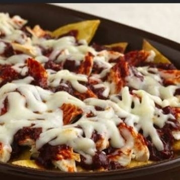Chilaquiles con Pierna Adobada
