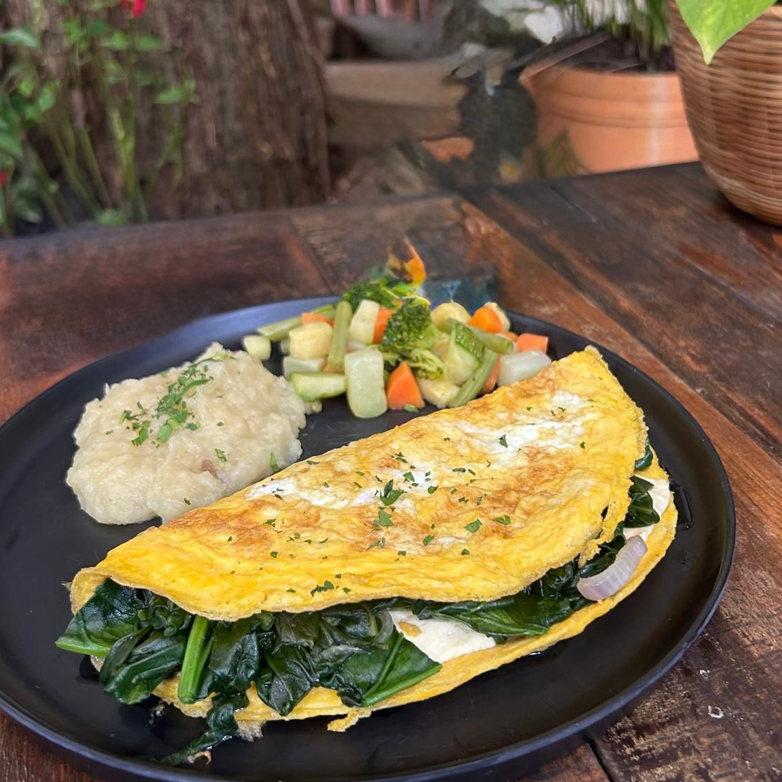 Omelette Relleno de Espinacas y Queso Panela