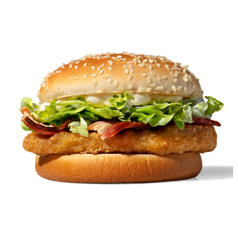 Frango empanado, maionese, bacon, alface americana e pão com gergelim.