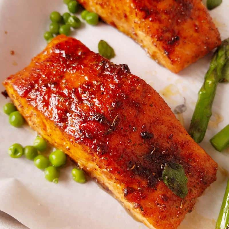 Acompanhamentos: Arroz branco soltinho, feijão, vinagrete, farofa e acompanhamento especial do dia