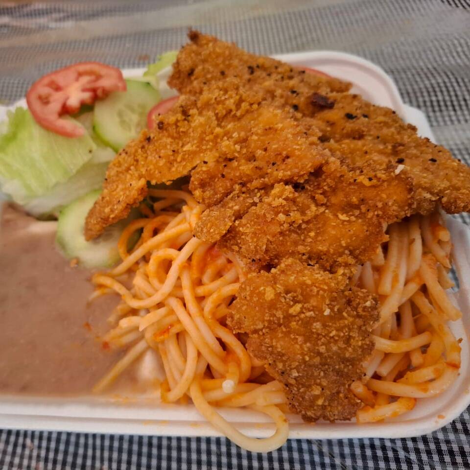 Milanesa de Pollo con Spaghetti