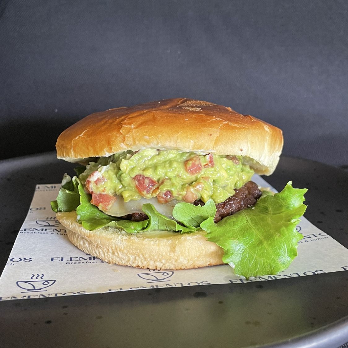 Hamburguesa con Guacamole + Porción de Papas