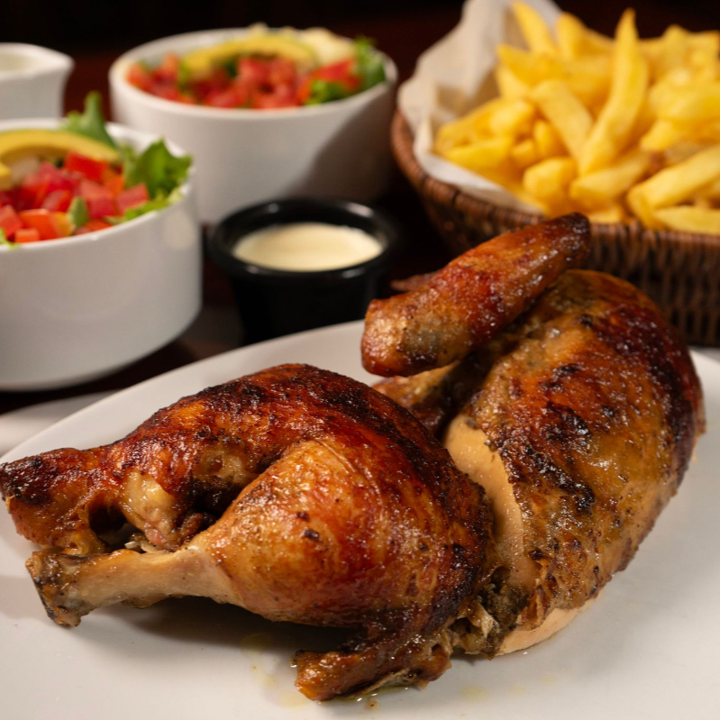 1/2 Pollo a ala brasa + papas + Ensalada