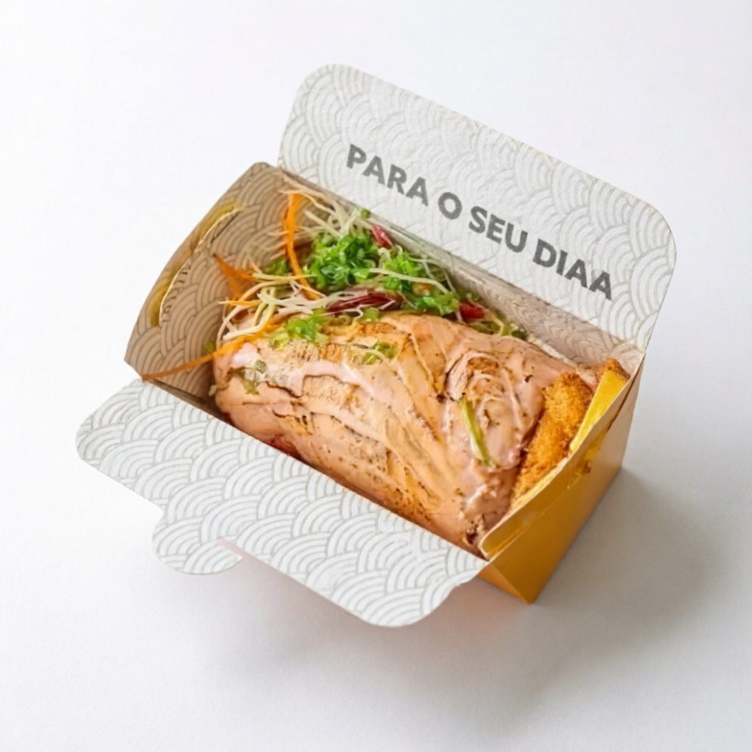 Cone de manta de salmão maçaricado,Recheado com Arroz, Skin ou Kani ou Peixe Crocante e Cream Cheese.aprox. 350 gramas