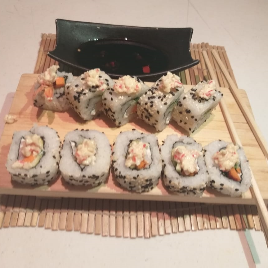 Kani Roll (10 Rollitos)