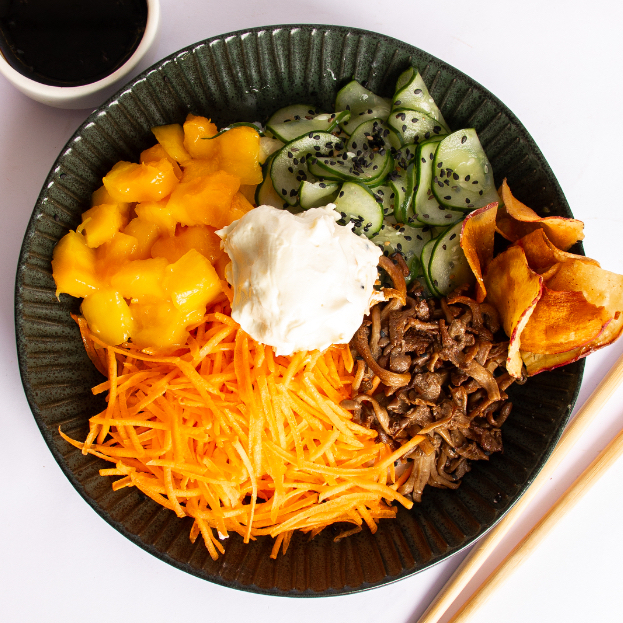 Shimeji, Arroz Japonês, Sunomono, Manga, Cenoura, Chips de Batata Doce, Cream Cheese