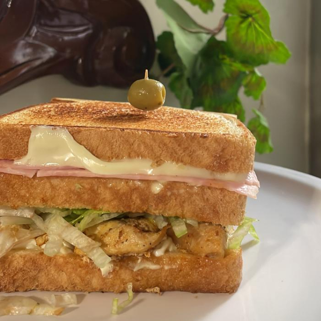 Sándwich Supremo + 1 Bebida
