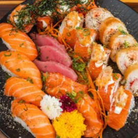 O Combo 10 Peças Seiryu oferece a liberdade de personalizar sua refeição de acordo com suas preferências! Composto por 10 peças e Ideal para quem quer explorar diferentes combinações e vivenciar a verdadeira experiência da culinária japonesa. Imagem meramente ilustrativa.