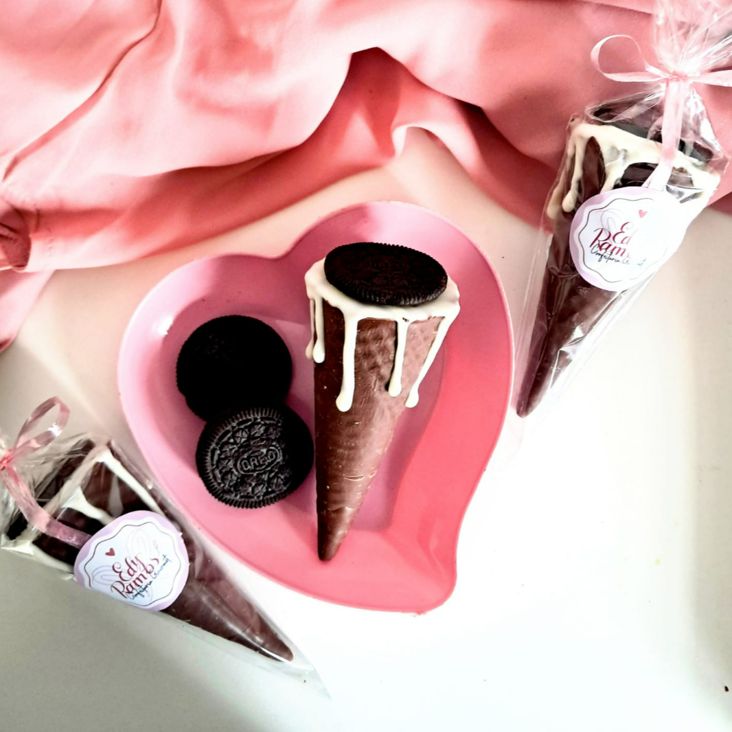 Recheio cremoso com pedaços de bolacha oreo, com uma deliciosa casquinha crocante banhada no chocolate top Harold, uma junção de qualidade e sabor pra deixa seu momento mais delicioso.