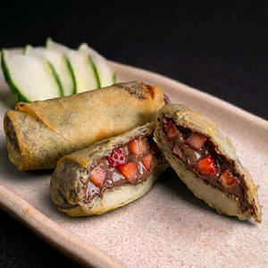 Massa de rolinho primavera com Nutella e morango
