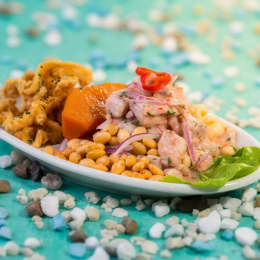 Ceviche de Pescado con Chicharrón de Pota