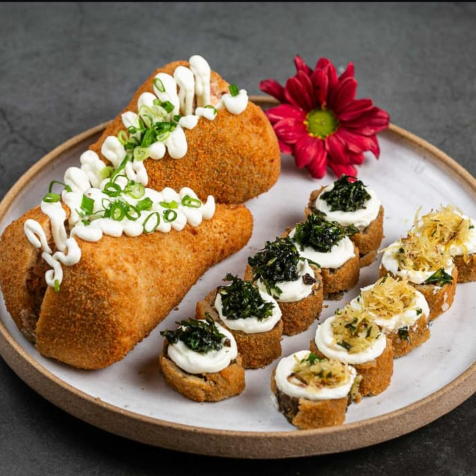 10 hot holl + 2 temakis empanados