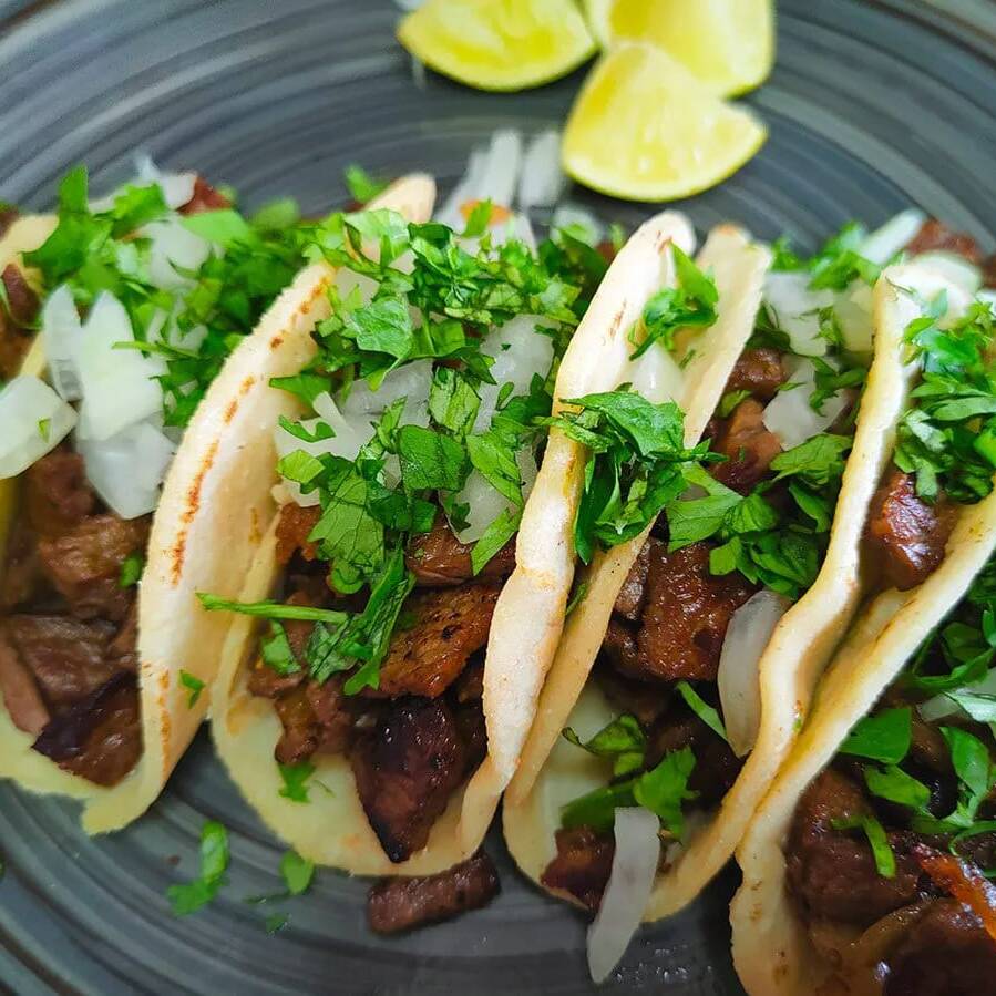 3 Tacos de carne adobada + Refrezco