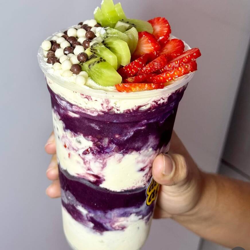 Monte seu Açaí juntando combinações de cremes premium que só a nabrisa tem 🤭 toppings crocantes, frutas frescas e muitas coberturas deliciosas 😋