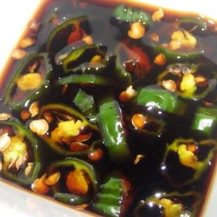 Chiles toreados con soya de la casa