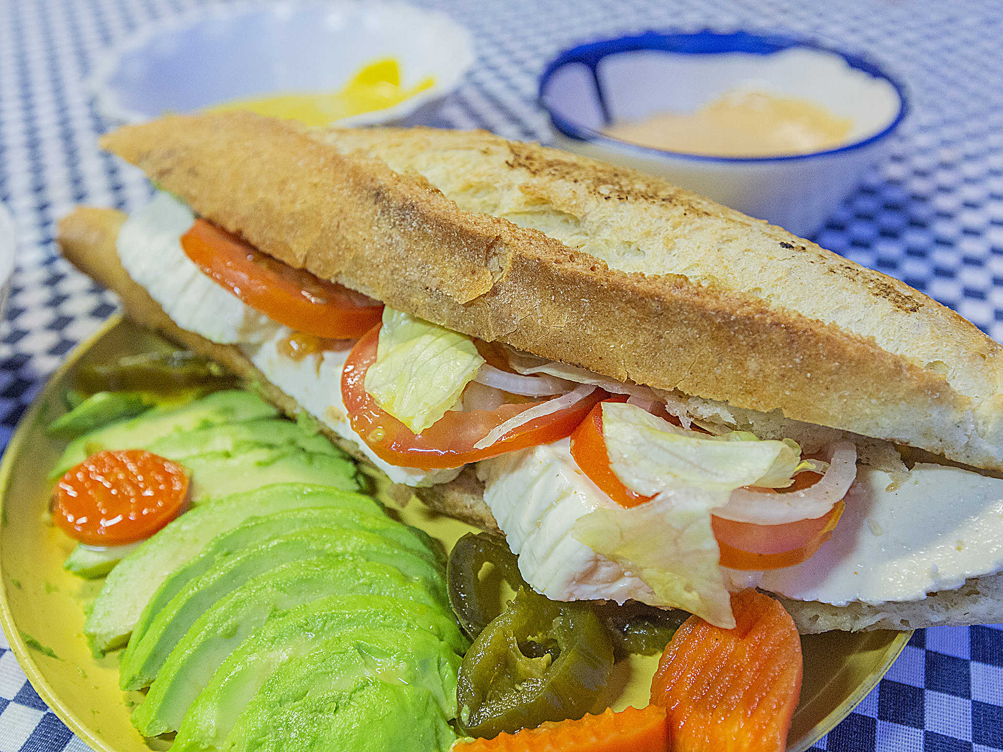 Lonche de Panela con Aguacate