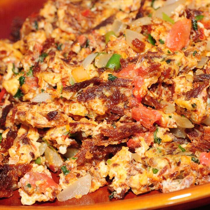 machaca con huevo ( con carne de la birria)
