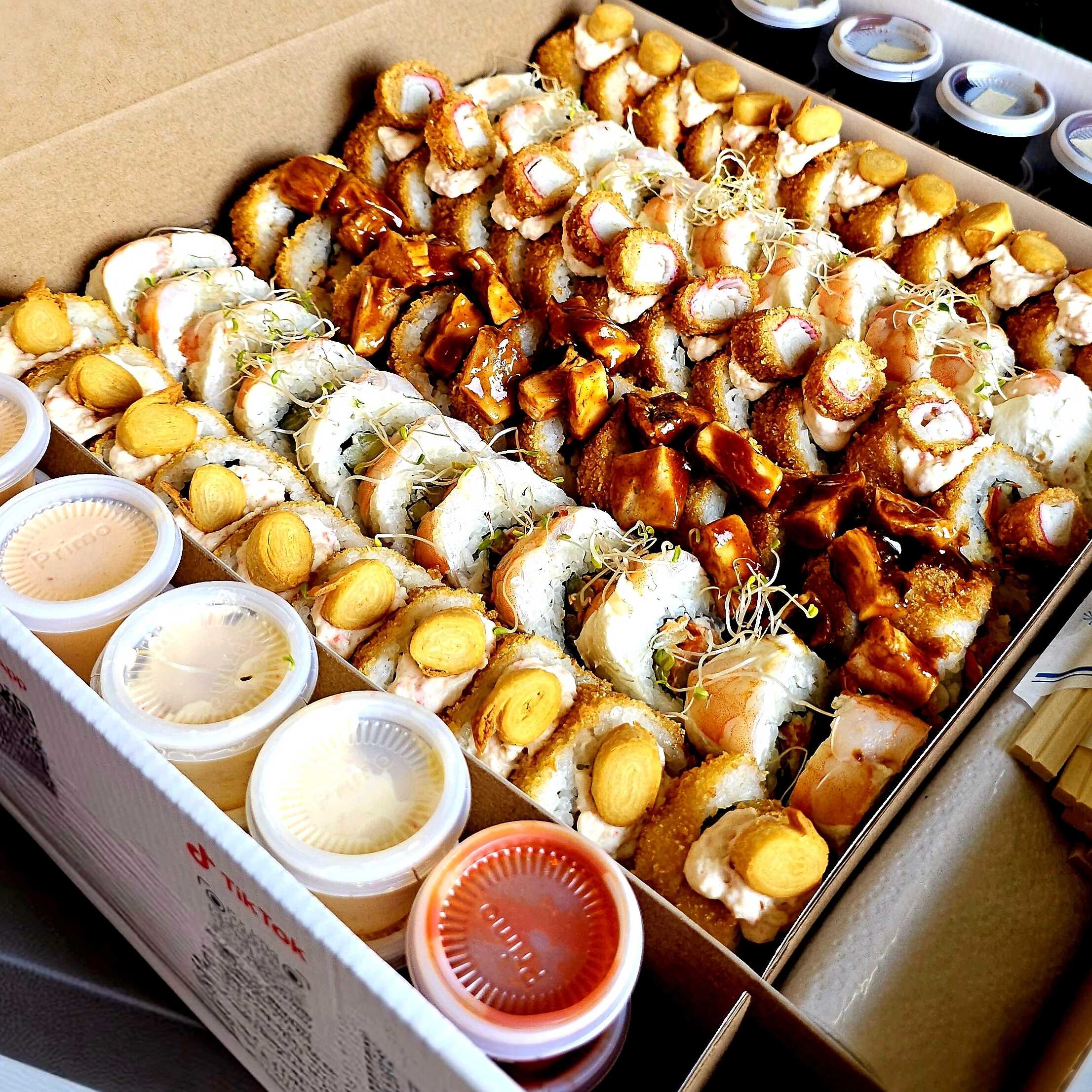 SUSHI BOX ESPECIALIDADES 6 ROLLOS