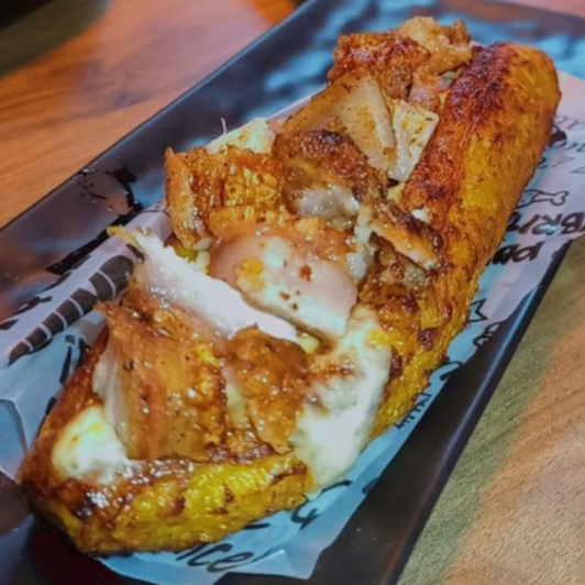 Maduro Asado Con Chicharron