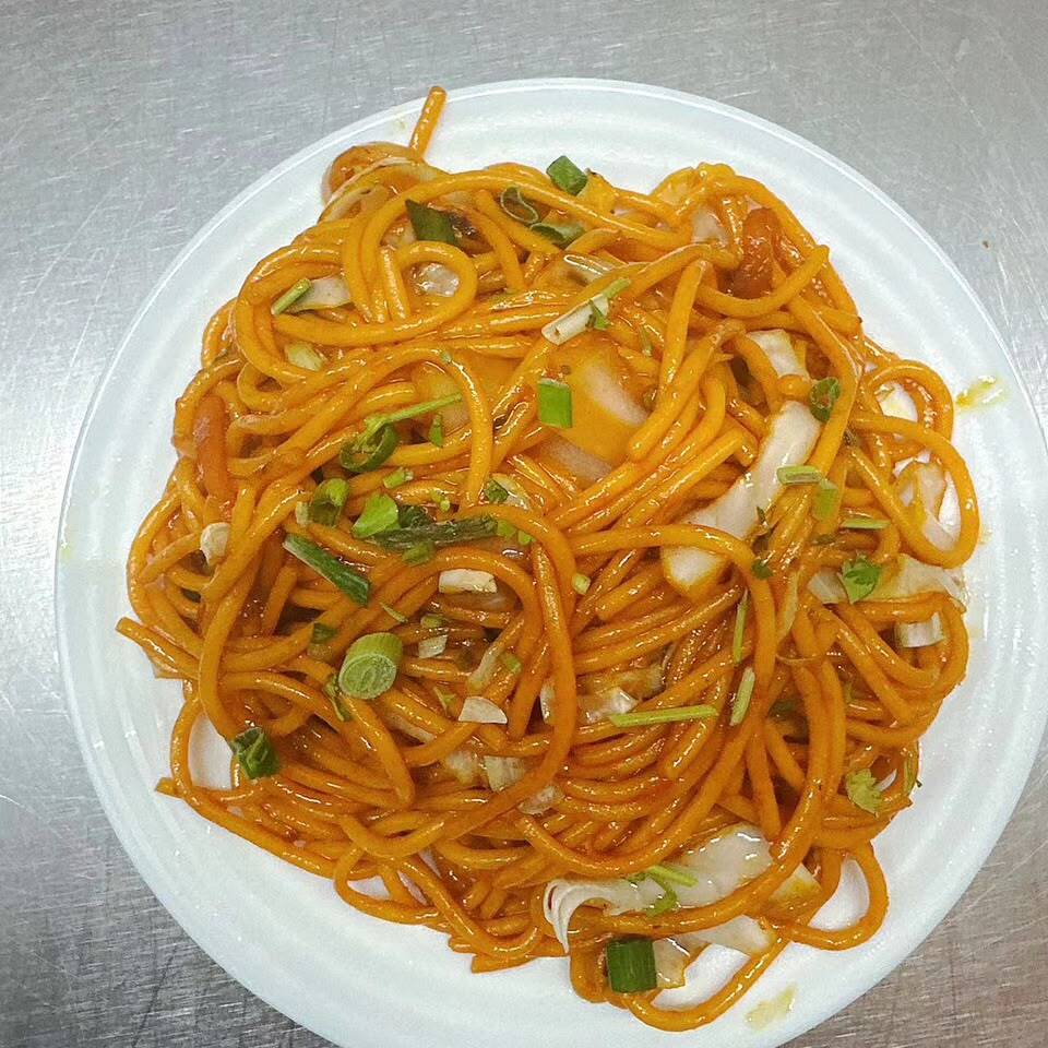 Fideo Chino con Res, Pollo y Camarón