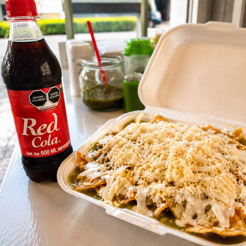 Chilaquiles Sencillos + Red Cola 600ml