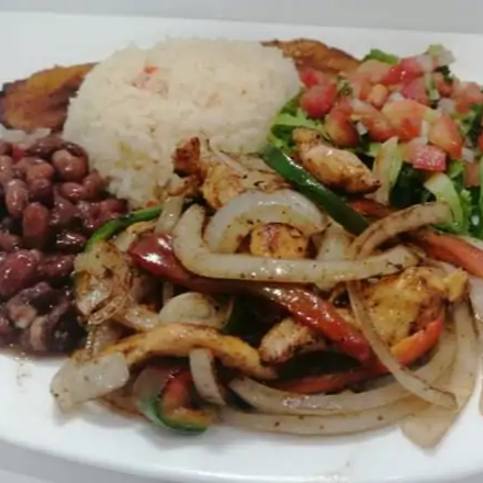 Casado con Fajitas de Pollo