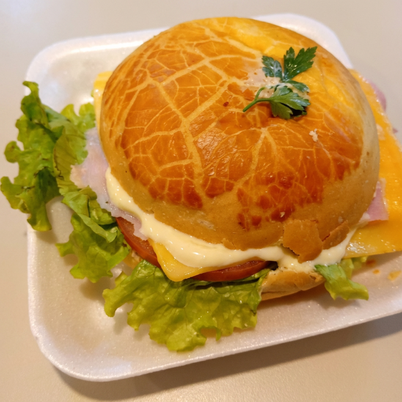 Pão Ceara, Queijo prato, Presunto Cozido, Alface, Tomate e Maionese. Uma Delicia!