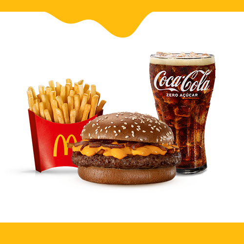 Delicioso hambúrguer de carne bovina, molho cremoso tipo cheddar derretido, cebola ao molho shoyu no pão escuro com gergelim, McFritas média e bebida.