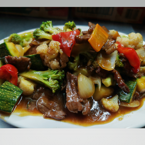96C - verduras saltiado con carne de res en salsa