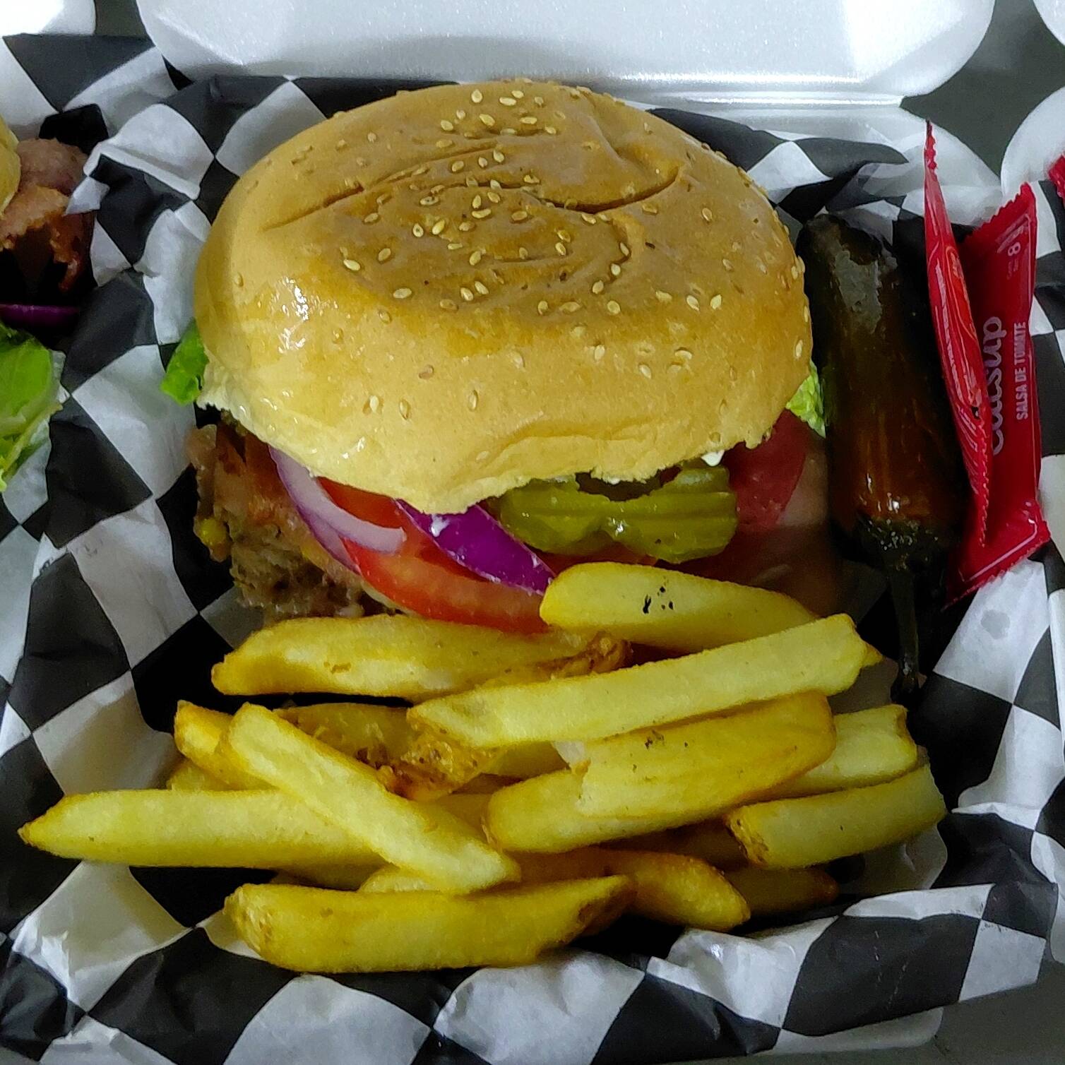 Hamburguesa de Res con Papas
