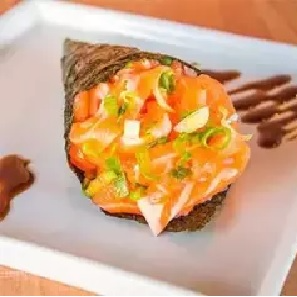 TEMAKI SHAKE (2 PIEZAS ENVUELTAS EN FORMA DE CONO