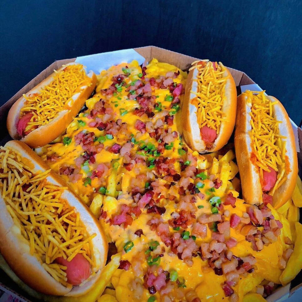 4 Hot dog + Batata turbinada + 2 guarana 1l