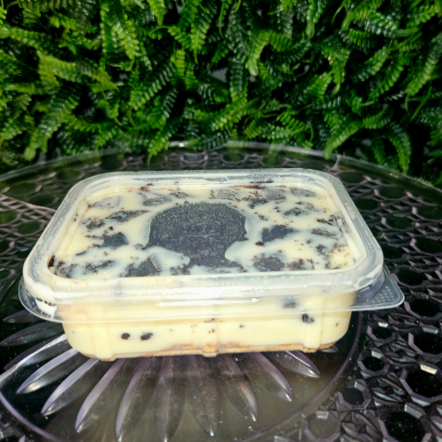 Creme de Ninho, biscoito Oreo e farofa de paçoca. Pote de 150 ml