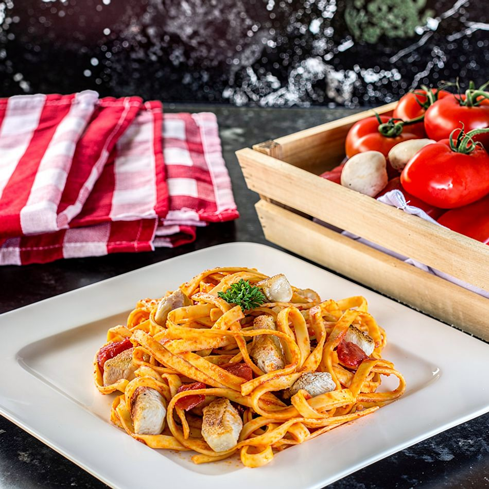 Fettuccine De Pollo Romano