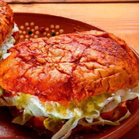 Pambazo de Tinga de Pollo