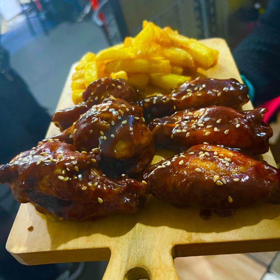 alitas bbq 6 con papas