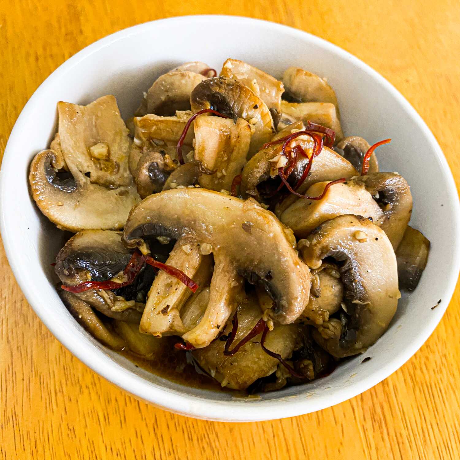 Champiñones al Ajillo*