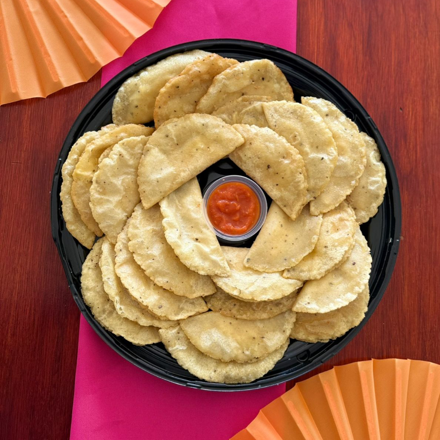 CHAROLA DE EMPANADITAS