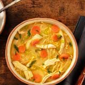 Caldo de Frango com Mandioca, pedaços de sobrecoxa desossada com creme de mandioca! Aprox. 500g