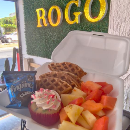 Desayuno Waffle y Fruta
