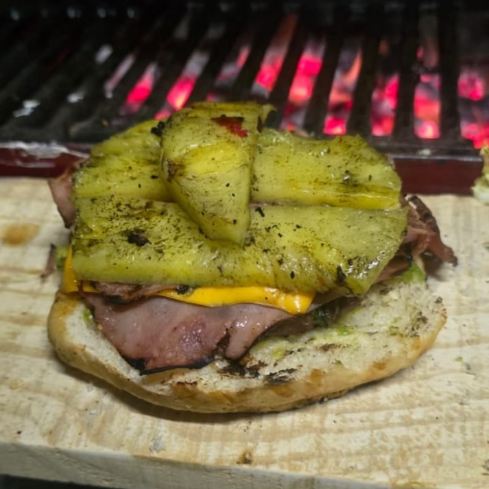 HAMBURGUESA HAWAIIANA (hamburguesa con Piña)