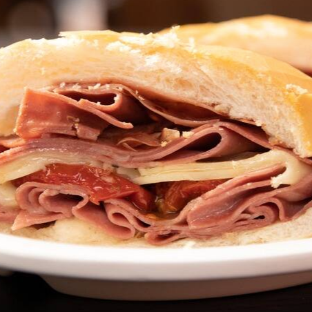 Aqui estão os deliciosos lanches tradicionais de padaria: Americano, Misto Quente, Lombo, Lanche Mineiro e mais! Clique e escolha a sua opção!