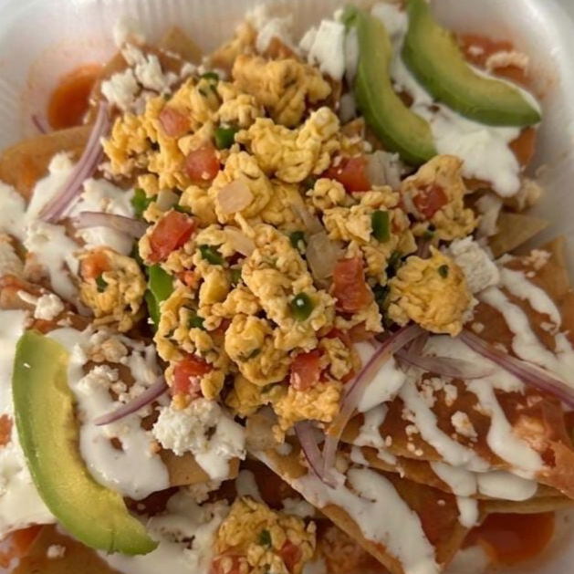 Chilaquiles con Huevo a la Mexicana