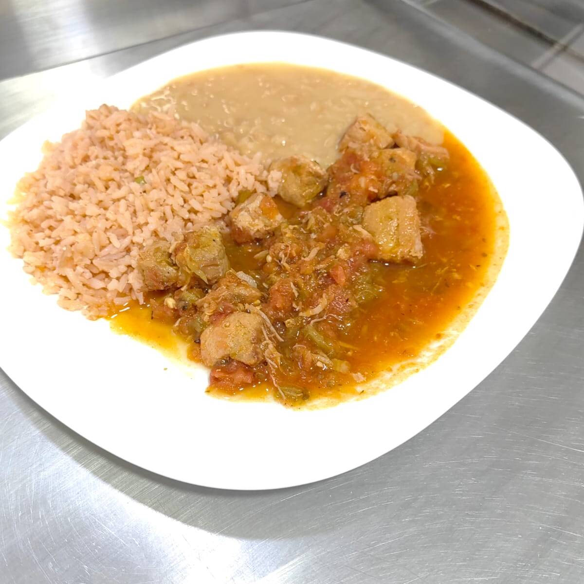 Carne de Cerdo en Salsa Molcajeteada, Arroz
