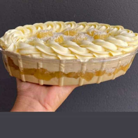 CREME SUAVE DE NINHO , DOCE DE ABACAXI ,E COCO PESO 600 GR SERVE 4 PESSOAS