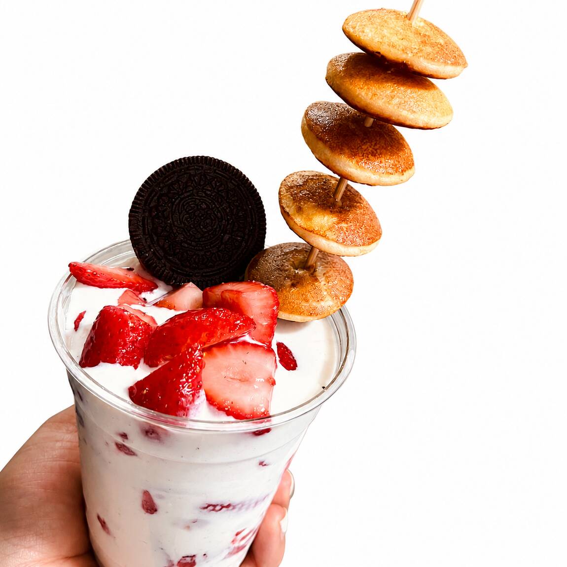 Fresas con Crema y Banderilla de Mini Hotcakes