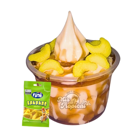 Desfrute do nosso 'Fini Banana', Uma obra-prima da categoria 'Super Fini'. Este prato é uma combinação fascinante e irresistível de um cremoso sorvete de baunilha, conhecido por sua textura suave e sabor encantador, com o famoso e amado Fini de Banana. A doçura do banana complementa perfeitamente o frescor do sorvete, resultando em uma sobremesa perfeitamente equilibrada e deliciosa.  Uma tentação tropical que derrete na boca, proporcionando uma explosão de sabores inigualáveis. Experimente e apaixone-se!