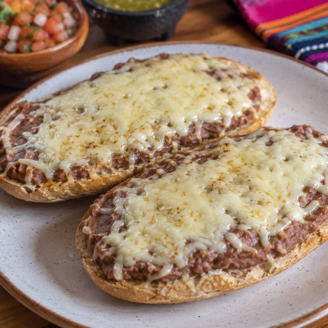 Molletes Con Guiso