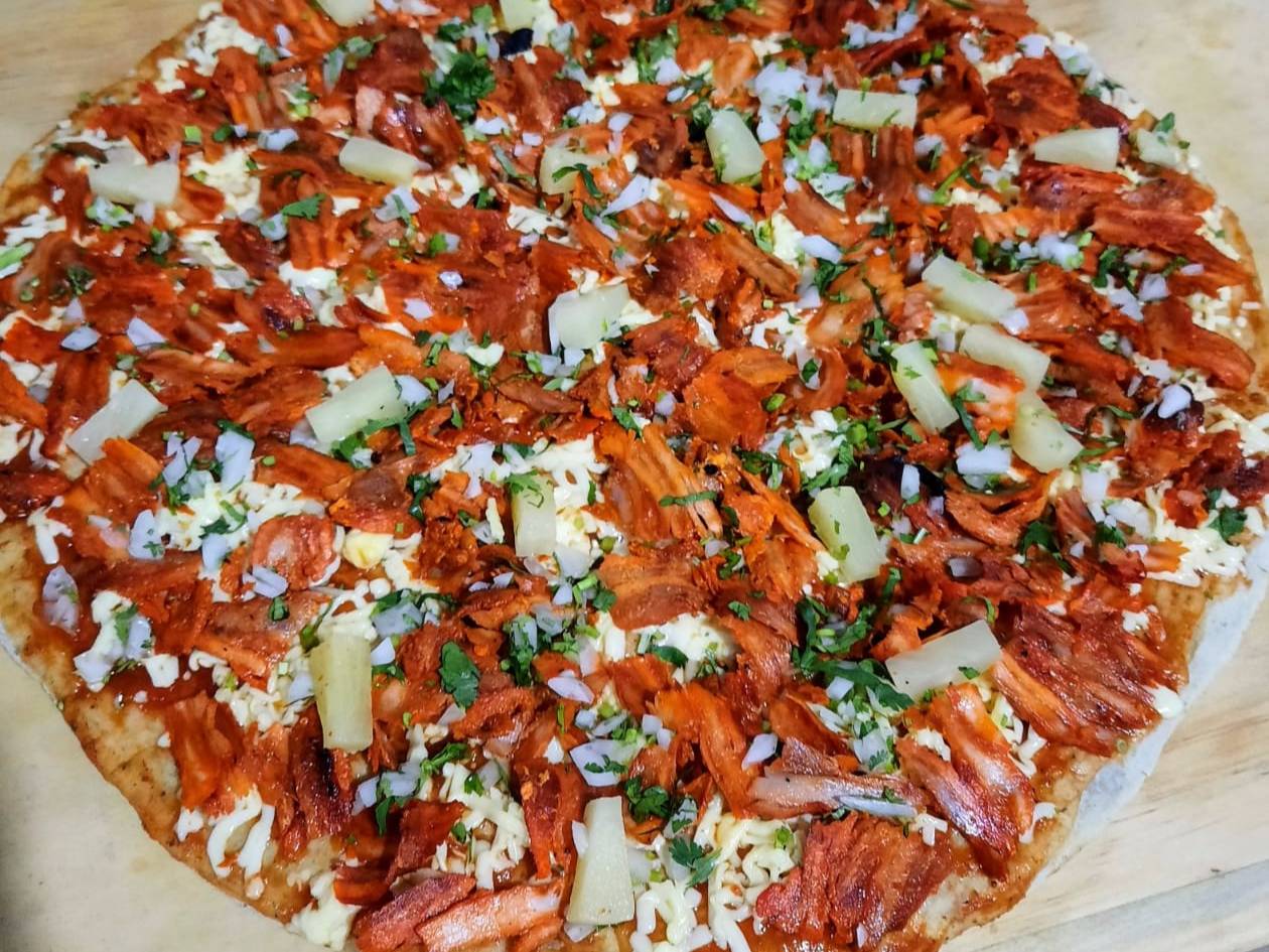 Pizza Grande Pastor con Queso y Piña